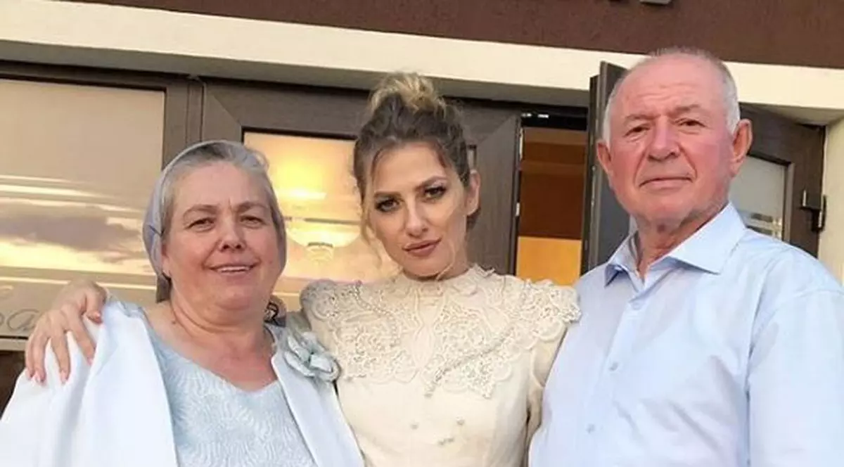 Lidia Buble și părinții