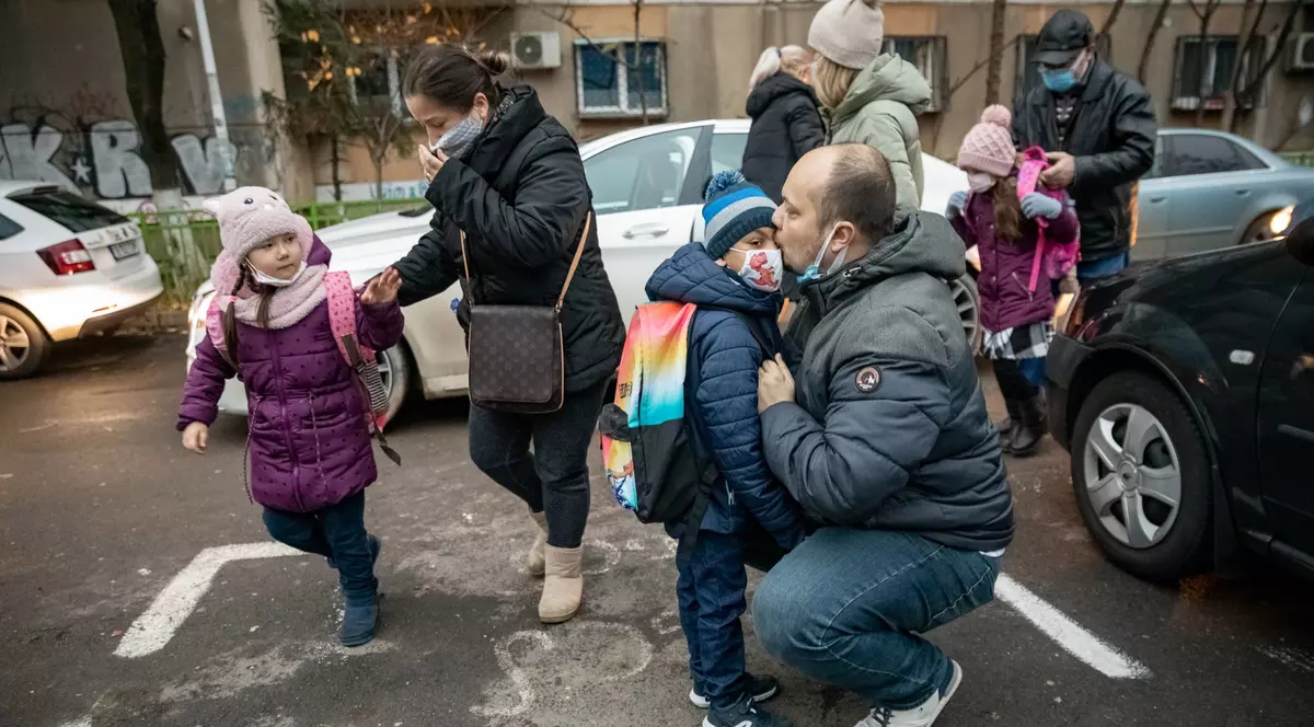 Reportaj la trei dintre cele mai aglomerate școli din București: „Înainte de pandemie, aici n-aveai loc. Dacă aruncai un ban în sus, nu cădea”