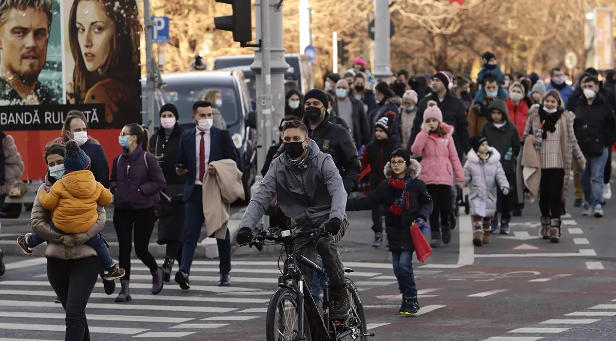 Încă două persoane confirmate cu Omicron. Una dintre ele s-a întors din Africa de Sud