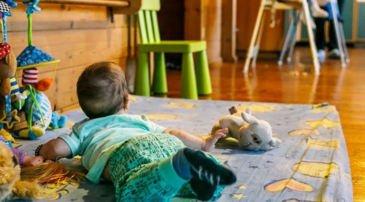 Numărul adopțiilor a crescut cu aproape 50% în acest an. Șefa Autorității care se ocupă de adopții: „70-80% dintre familii vor copii sub 7 ani. Aici e problema!”