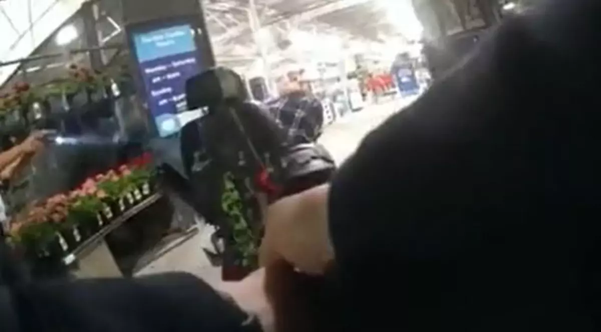 Un bărbat în scaun cu rotile, suspectat de furt, a fost împușcat mortal de un polițist, în SUA