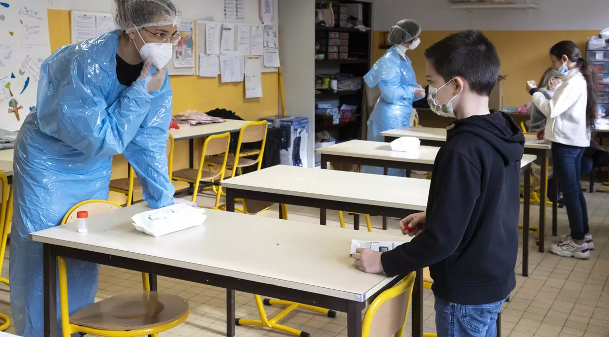 test saliva elevi, foto profimedia