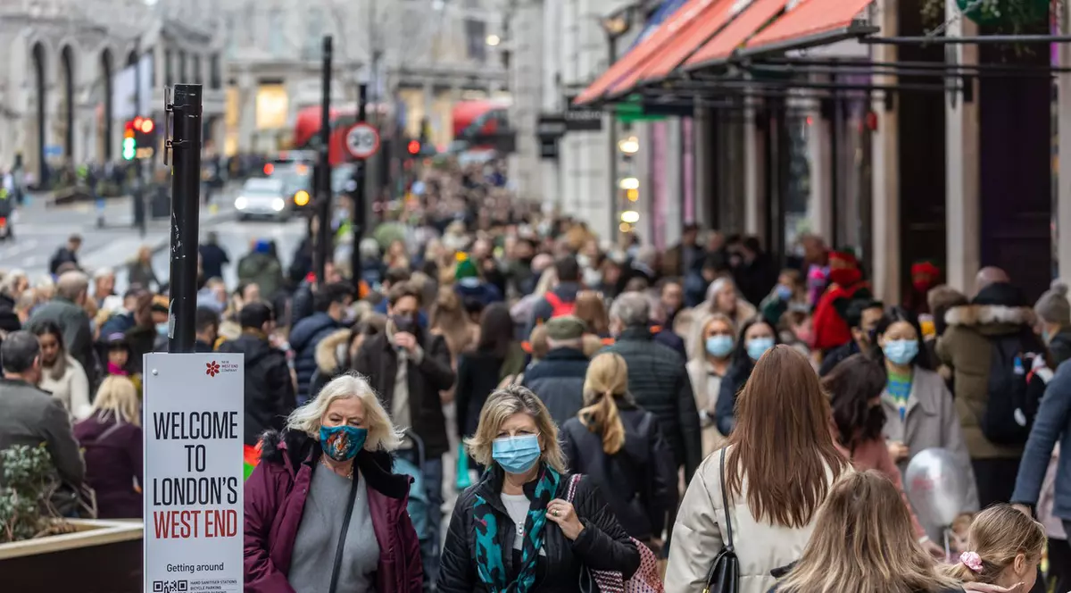 Marea Britanie crește la 4 din 5 nivelul de alertă din cauza tulpinii Omicron
