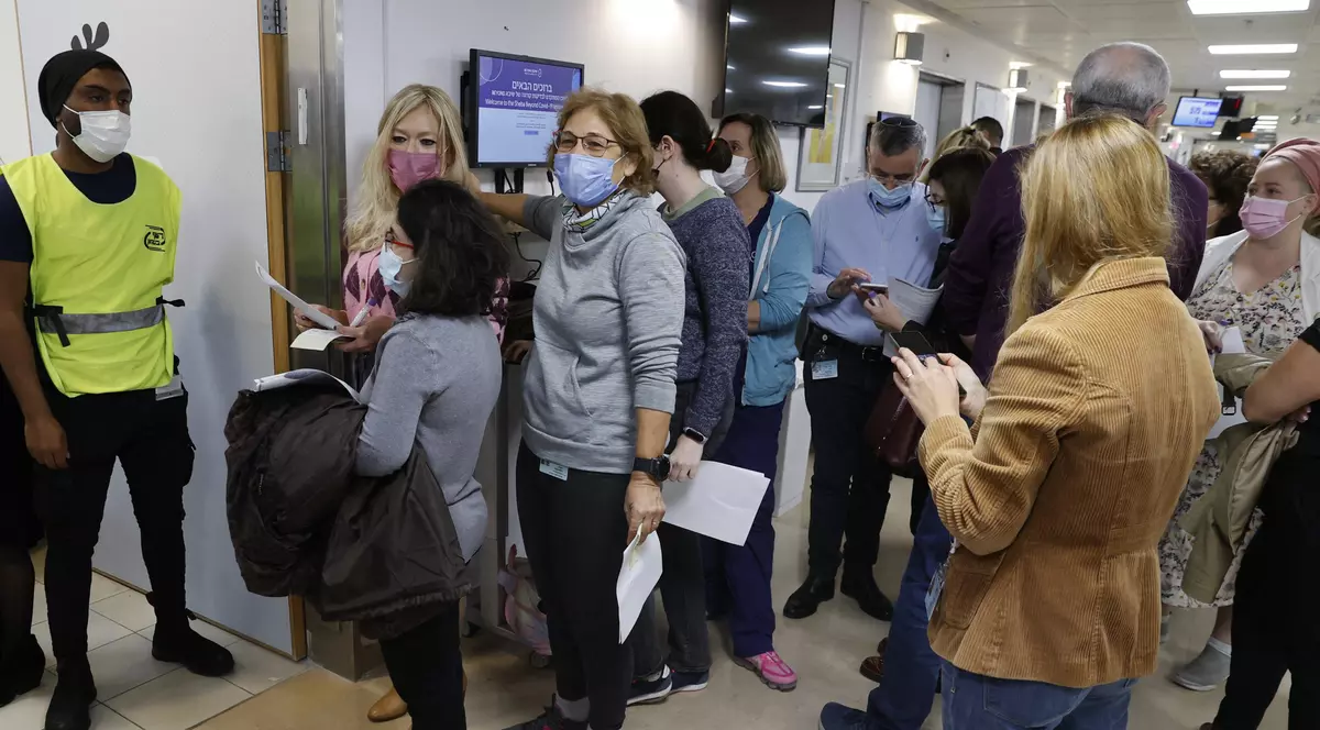 Israelul a început vaccinarea anti-COVID cu doza a patra, în cadrul unui test clinic
