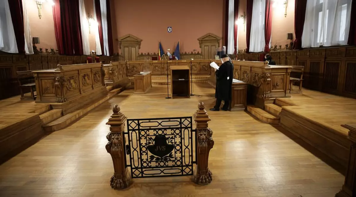 EXCLUSIV. Imagini din sala în care au loc pledoariile finale în procesul Colectiv. Locul lui Piedone, unde stau inculpații și rudele victimelor