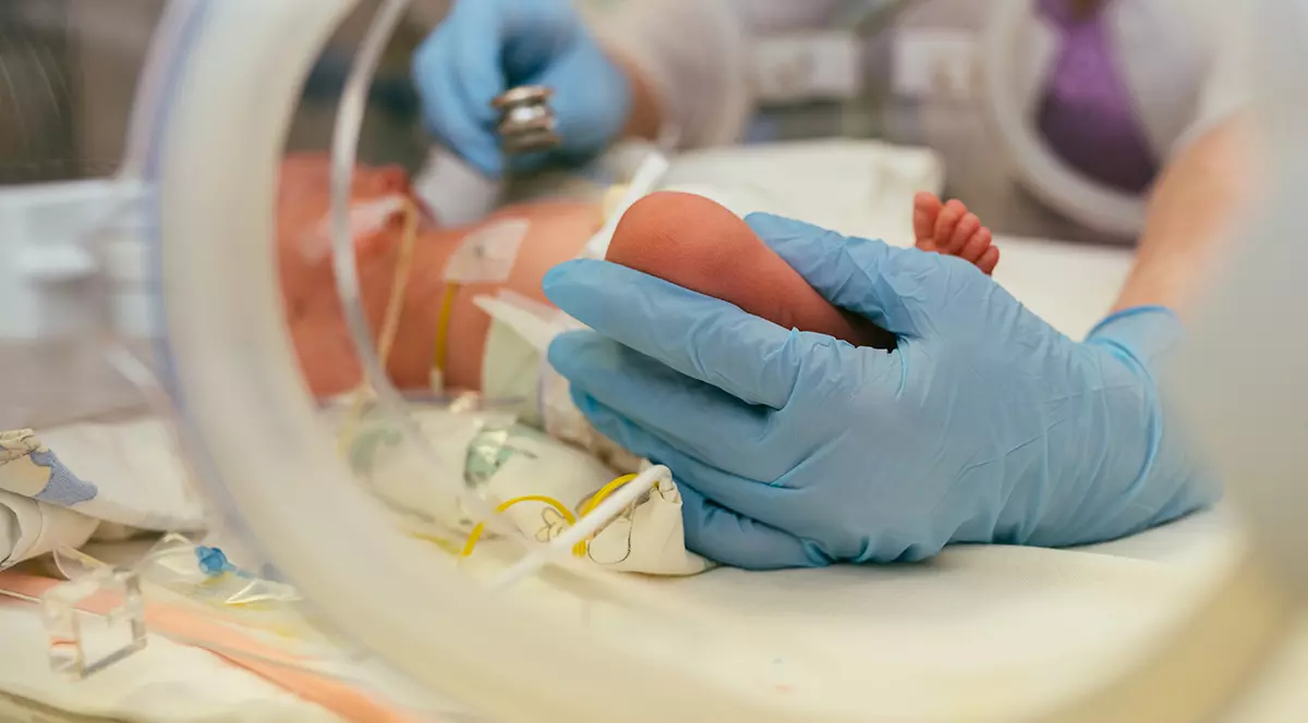 Dreptatea care se lasă așteptată. Trimis în judecată în primăvară, după 5 ani, dosarul bebelușilor morți cu infecție la spitalul din Suceava n-are încă termen