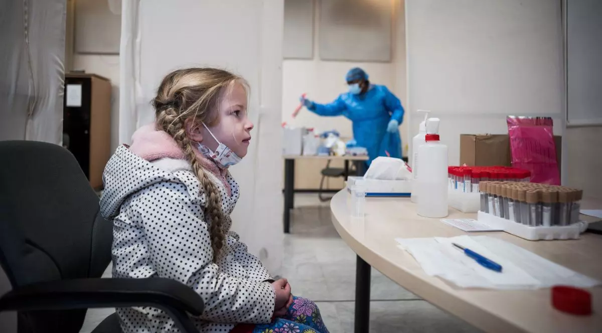 Rezultatul unui test de salivă făcut unei fetițe, aproape imposibil de citit: „Despre liniuța magică se poate scrie o carte"