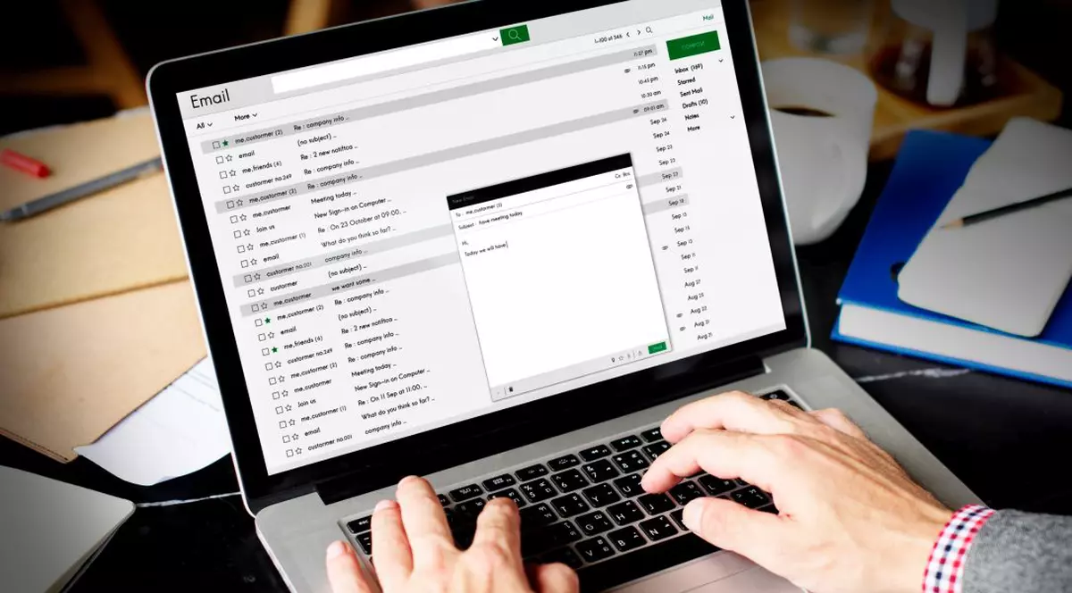 Cum se programează sau se amână trimiterea unui e-mail