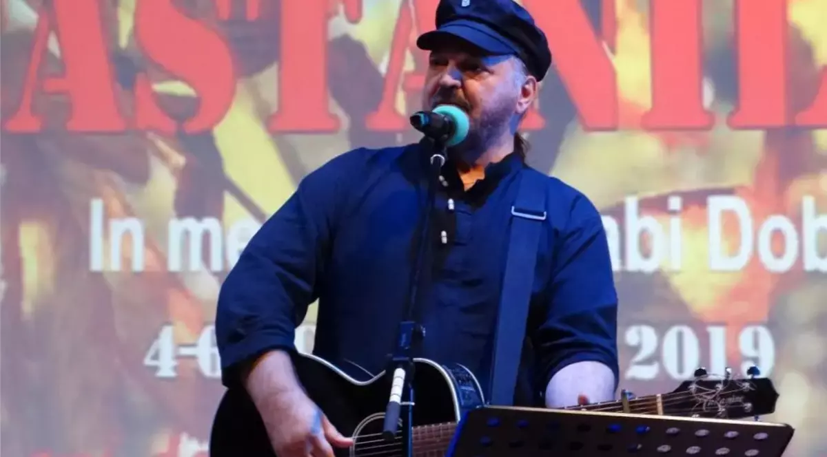 Trupul neînsuflețit al lui Victor Socaciu, depus la Sala Palatului. „Cerul te-a vrut mai mult ca mine”