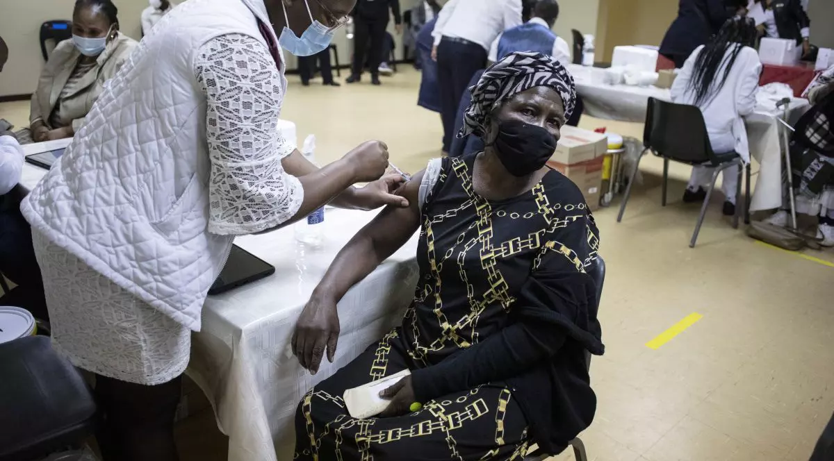 Banca Mondială: Obiectivul ca 70% din populația lumii să fie vaccinată anti-COVID până la jumătatea lui 2022 s-ar putea să nu fie atins