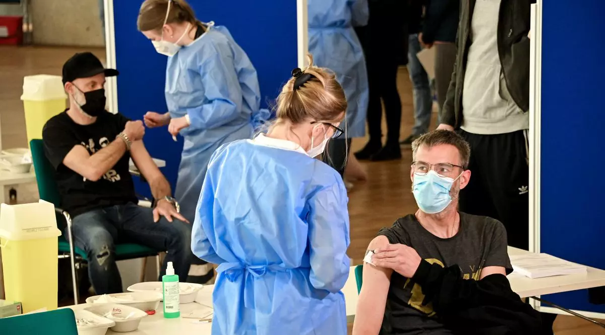 Vaccinare obligatorie în Germania, din februarie. Până atunci, sunt impuse noi restricții pentru nevaccinați