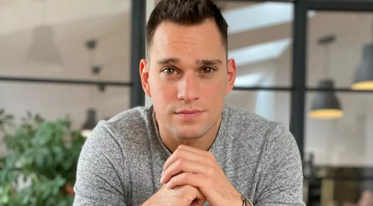 Vlad Gherman - implant păr