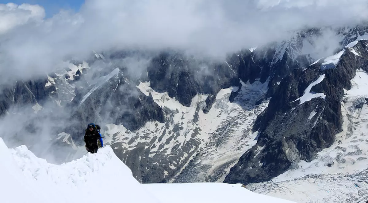Un alpinist care a găsit o cutie cu pietre prețioase pe munte în urmă cu 8 ani și-a primit acum recompensa. Ce valoare are