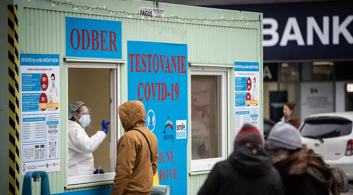 Țara cu cea mai ridicată rată de infectare cu COVID din lume ridică parțial lockdown-ul