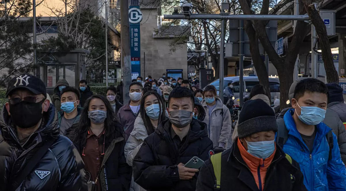 Un oraș din China oferă recompense de 10.000 de yuani persoanelor depistate pozitiv la COVID-19