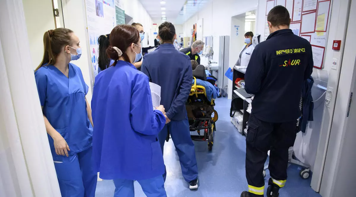 Studiu: Riscul de internare în spital cu Omicron este cu până la 45% mai mic decât la varianta Delta de COVID-19