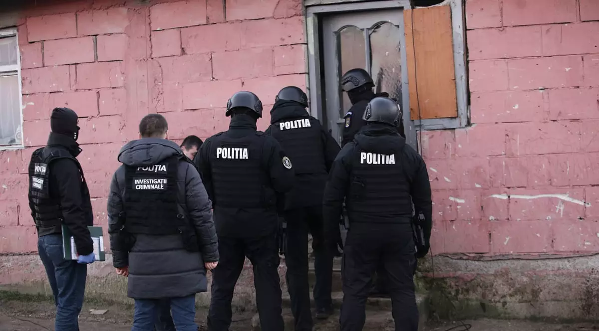 Percheziții în Maramureș și Germania într-un dosar de trafic de persoane. Tinere seduse prin metoda „Loverboy”