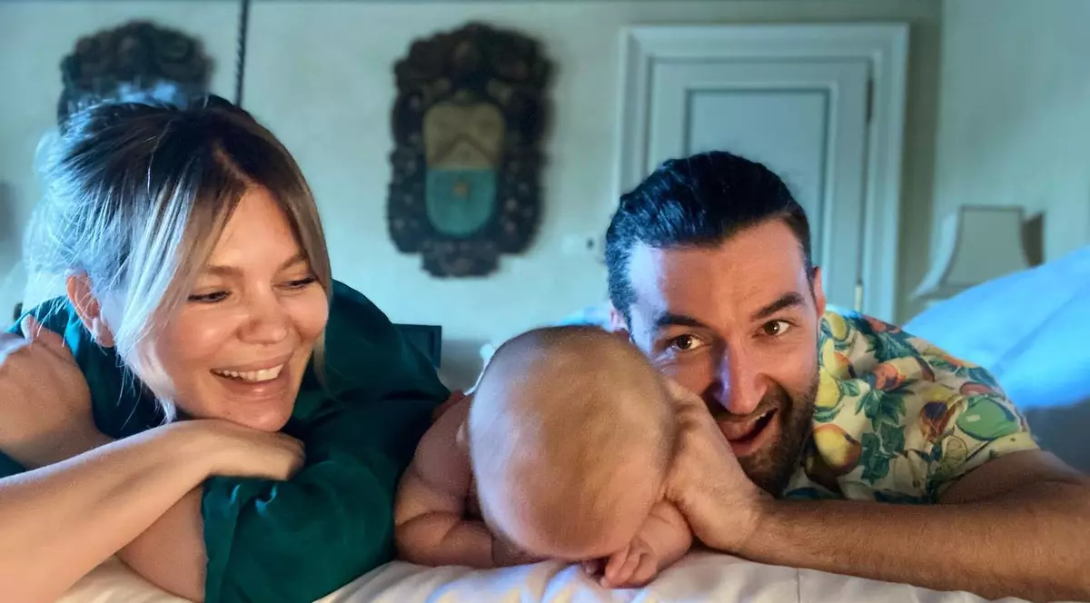 Smiley și Gina Pistol, prima vacanță alături de fiica lor. Mesajul transmis de artist la început de an. „Eu sunt cu familia”