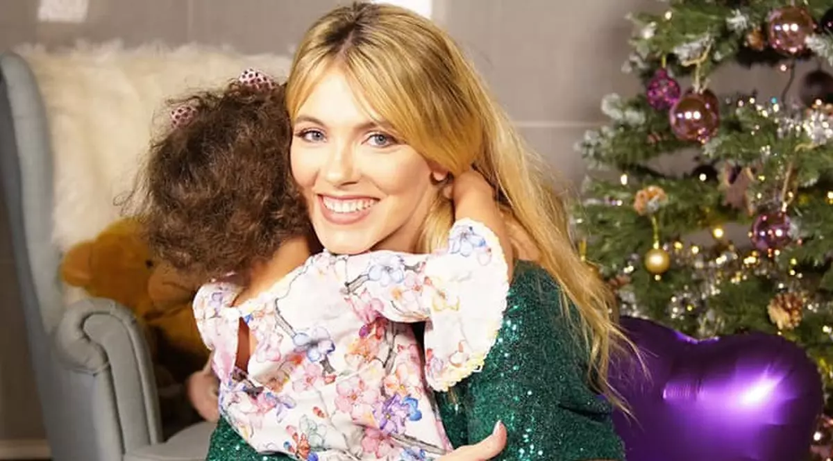 Andreea Ibacka a dezvăluit cum a petrecut Revelionul alături de familia ei. „Revin cu proba video”