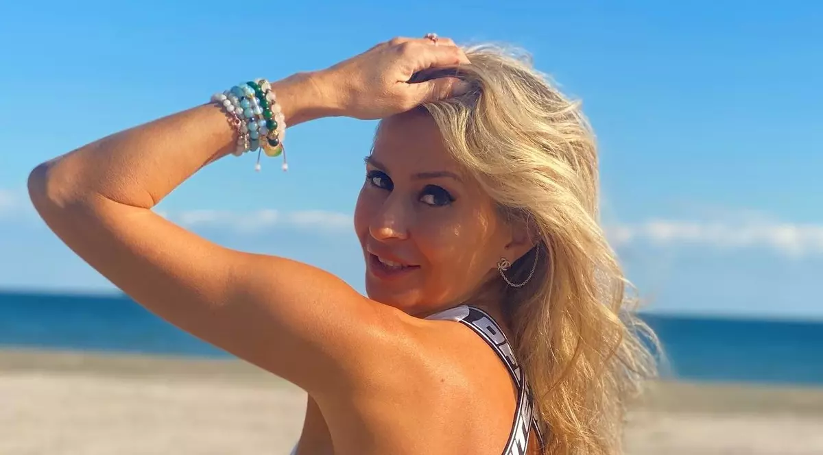 Crina Abrudan a împlinit 44 de ani. Ședință foto incendiară cu fosta prezentatoare TV