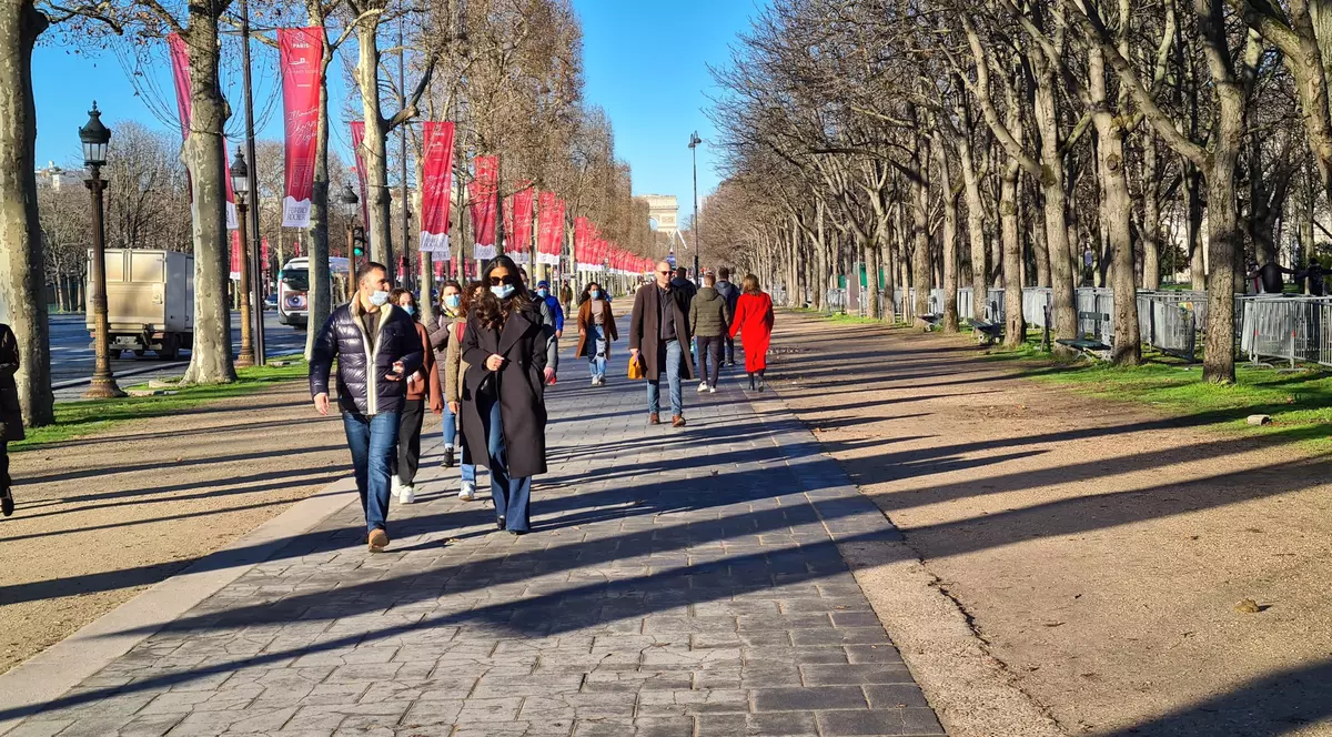 REPORTAJ | Cum am trăit Revelionul la Paris, capitala europeană cea mai lovită de noul val COVID