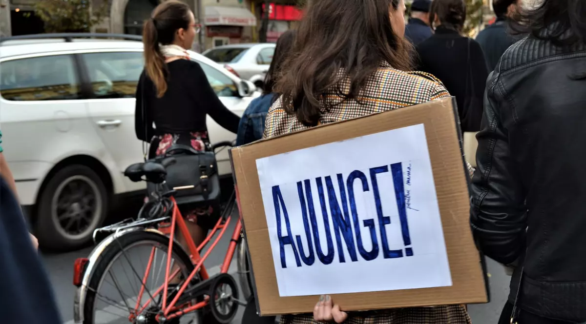 Hărțuirea la locul de muncă a ajuns o normalitate în România, deși avem legi care o condamnă. Ce ar trebui să facă statul 