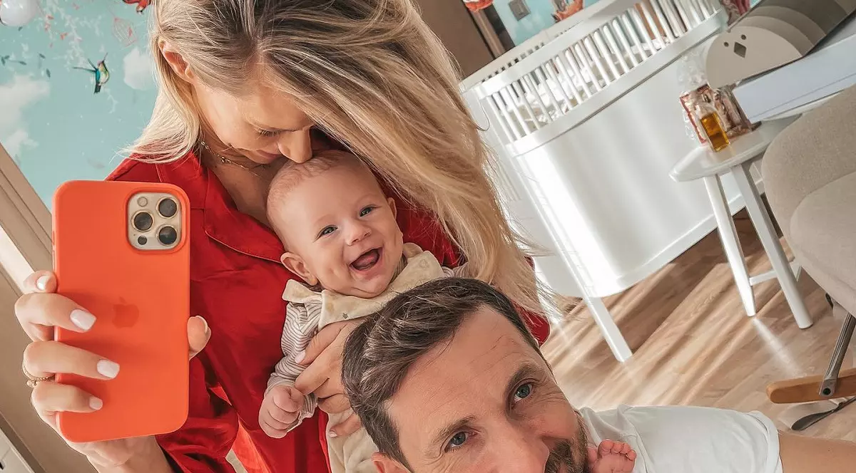 Dani Oțil și Gabriela caută bonă pentru fiul lor de patru luni. Și-au lăudat băiețelul: „Nici nu plâng, sunt cuminte”