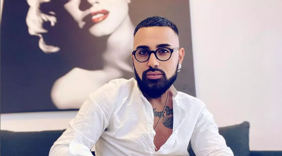 Viața unui frizer dintr-un sat românesc care a reușit în America: „Primii bani i-am câștigat la 14 ani. Tundeam tot satul”