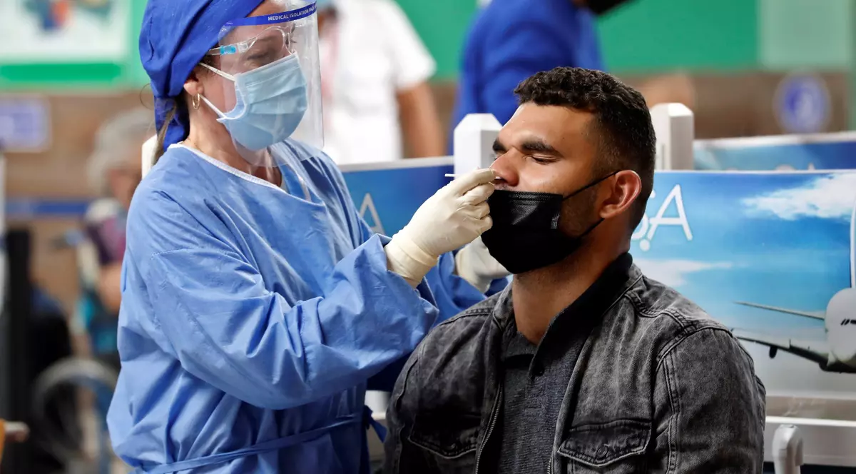 „Omicron a schimbat paradigma”. Spania a raportat în 2 săptămâni mai multe reinfectări decât în tot restul pandemiei