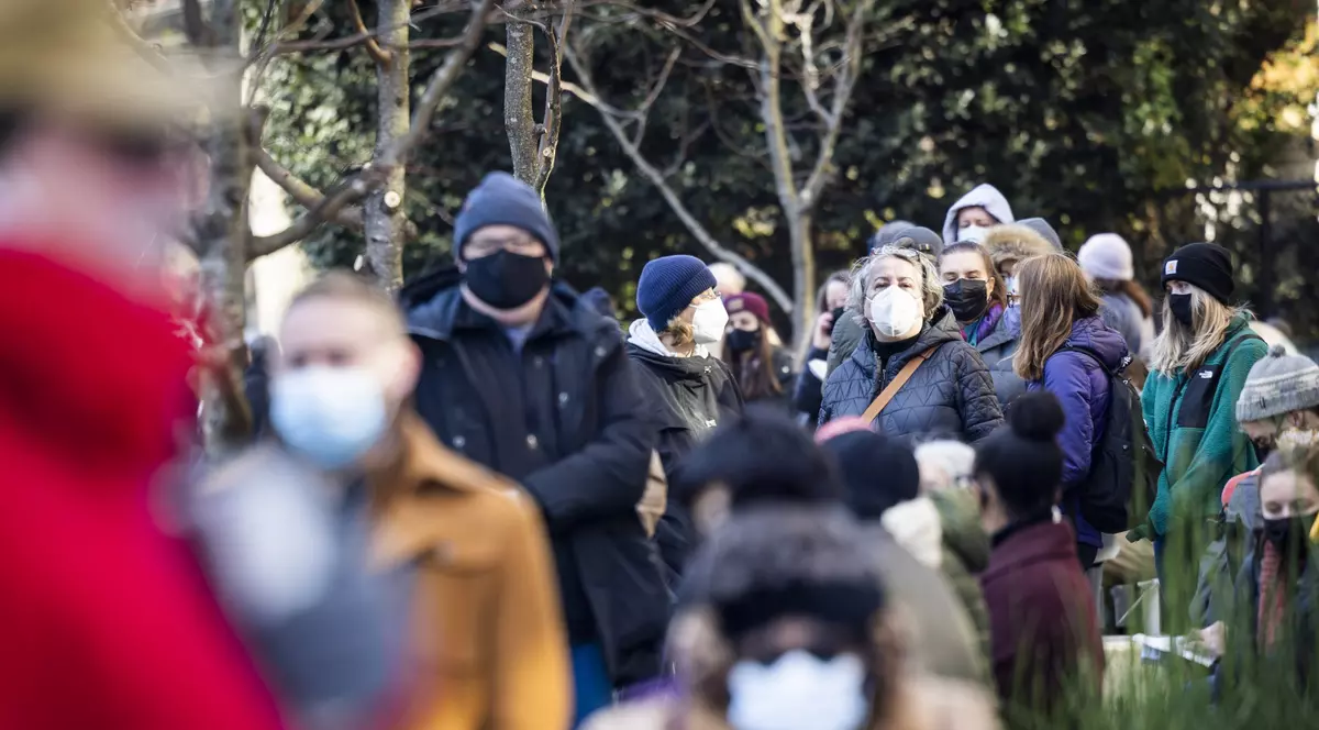 SUA, cel mai mare număr de cazuri zilnice COVID din lume: peste un milion de infectări, în 24 de ore