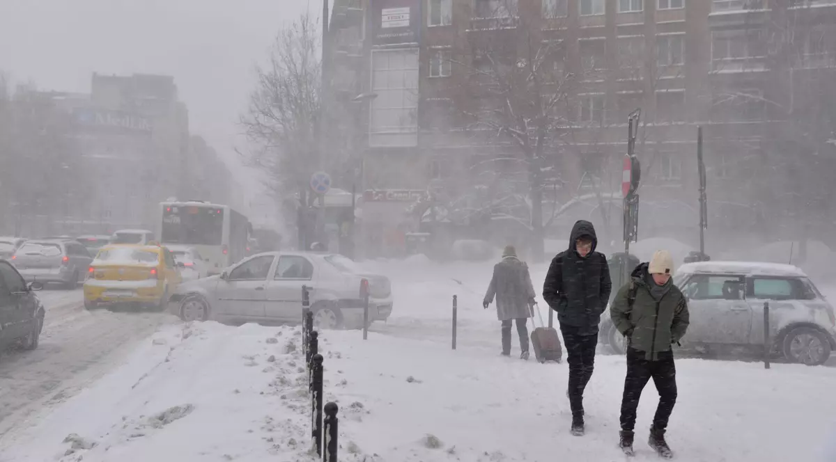 Cod galben de ninsori viscolite în mai multe judeţe din ţară. Cum va fi vremea la Bucureşti