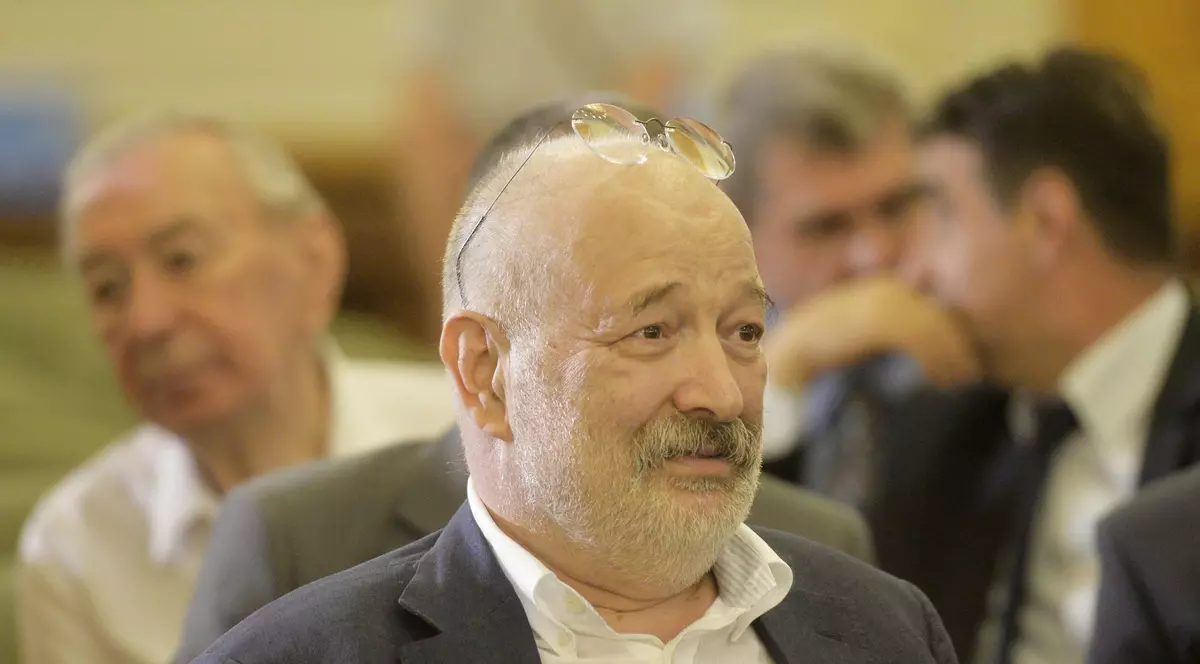 Politologul Stelian Tănase, interviu despre plagiatul premierului Ciucă: „Dacă nu a avut onoare când a copiat, cum să aibă onoare să demisioneze?”