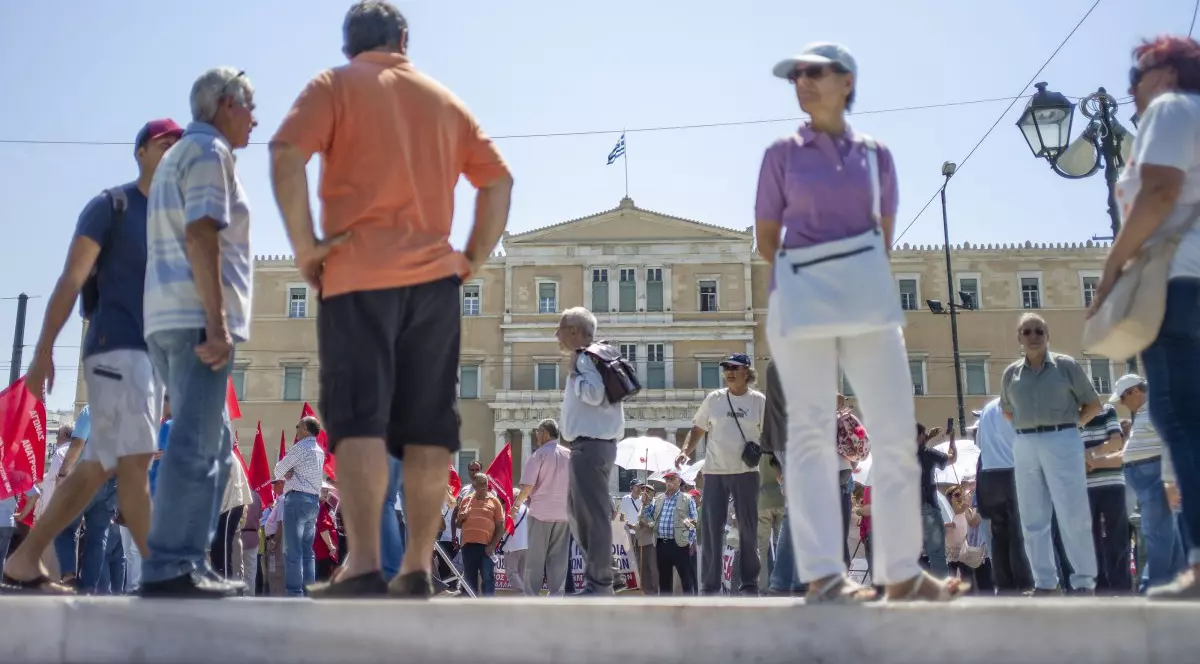 Vârstnicii nevaccinați din Grecia vor fi amendați cu câte 100 de euro pe lună