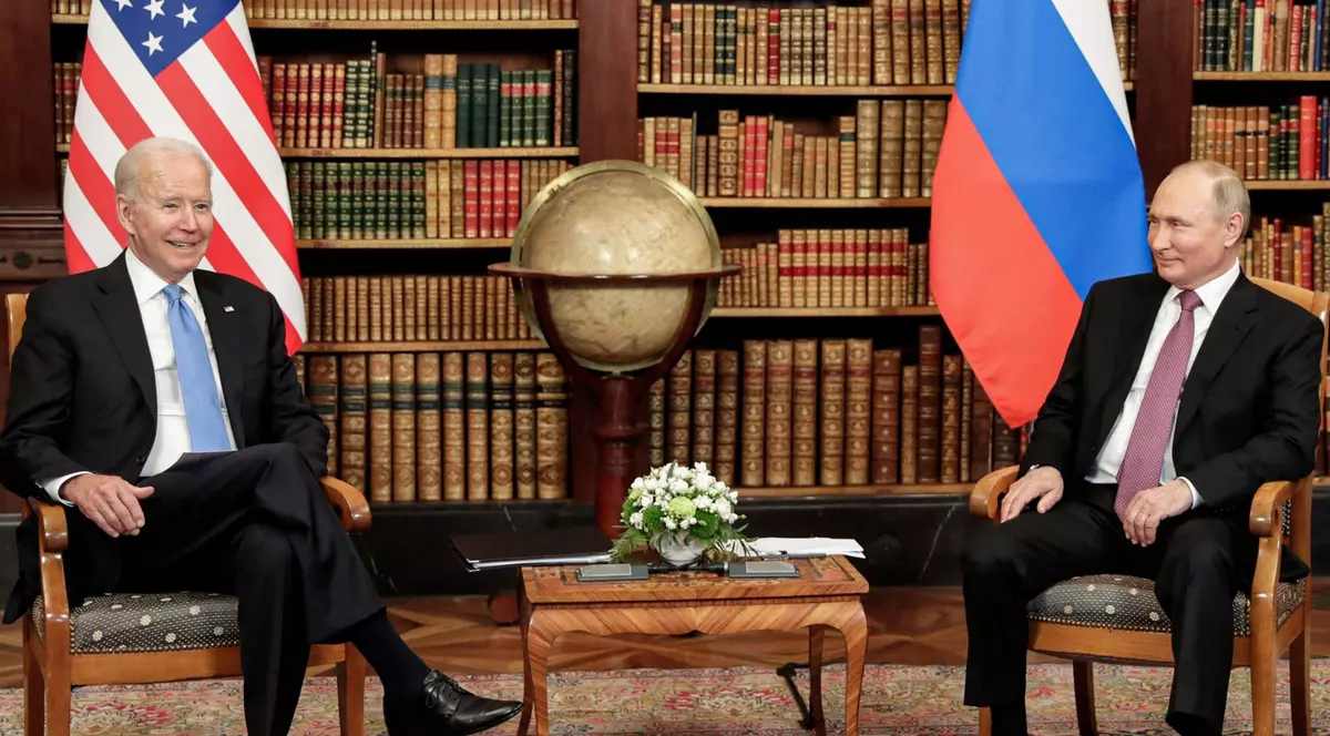 Criza din Ucraina și dilema lui Biden: e Putin strâns cu ușa de „șoimii” militari din jurul lui sau e el însuși liderul lor?