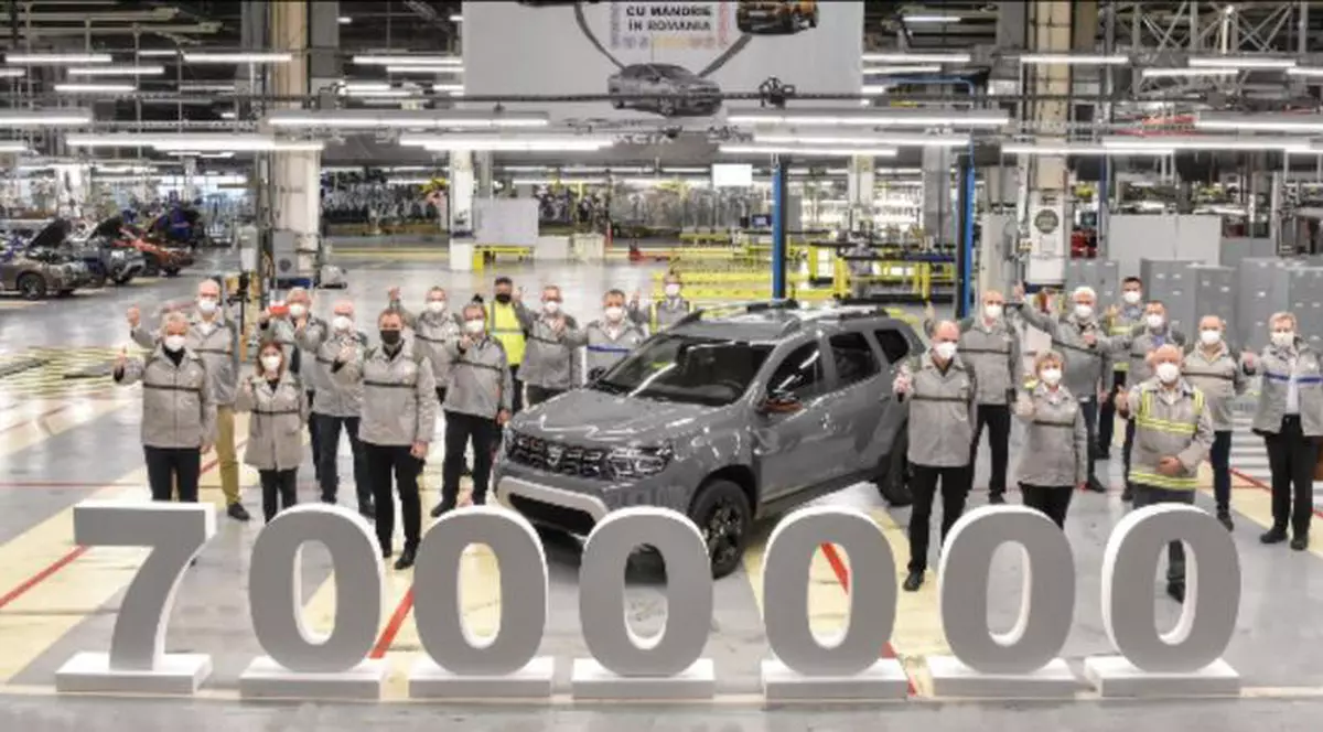 Mașina Dacia cu numărul 7.000.000 a fost fabricată, marți, la uzina din Mioveni