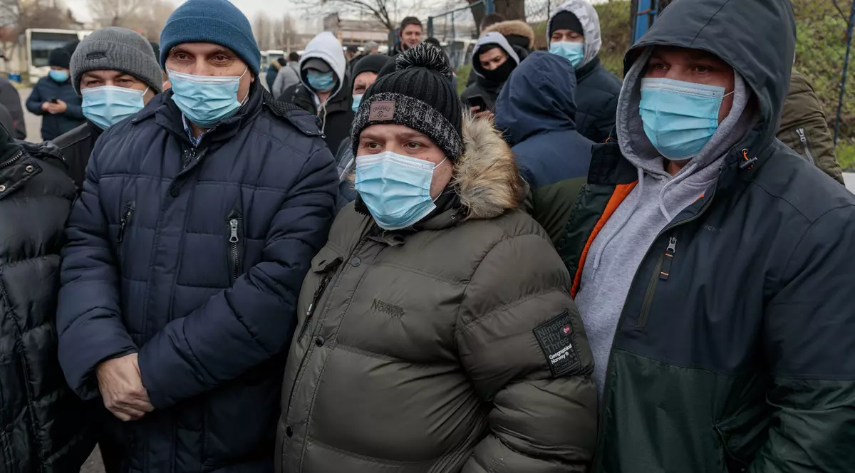„Le cerem scuze bucureștenilor, dar facem asta și pentru ei”, spun angajații STB. Foto: Vlad Chirea