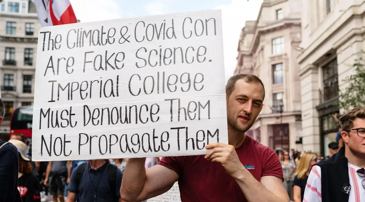 Teoria conspirației se poate muta în 2022 de la COVID la schimbările climatice. Vor fi prezentate politicile ecologice ca o ”pierdere a libertăților civile”?