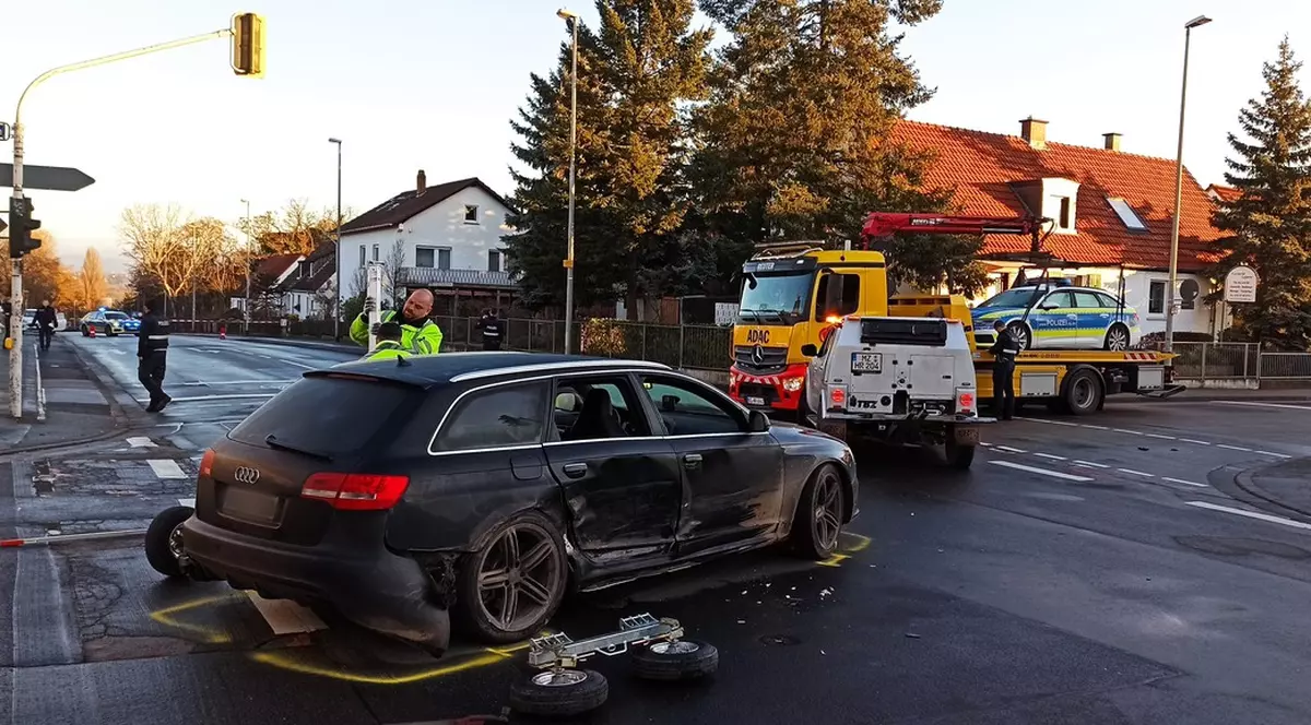 Haos la Mainz: hoții au aruncat în aer un bancomat, s-au ciocnit cu poliția, au fugit și au lăsat explozibil în mașină