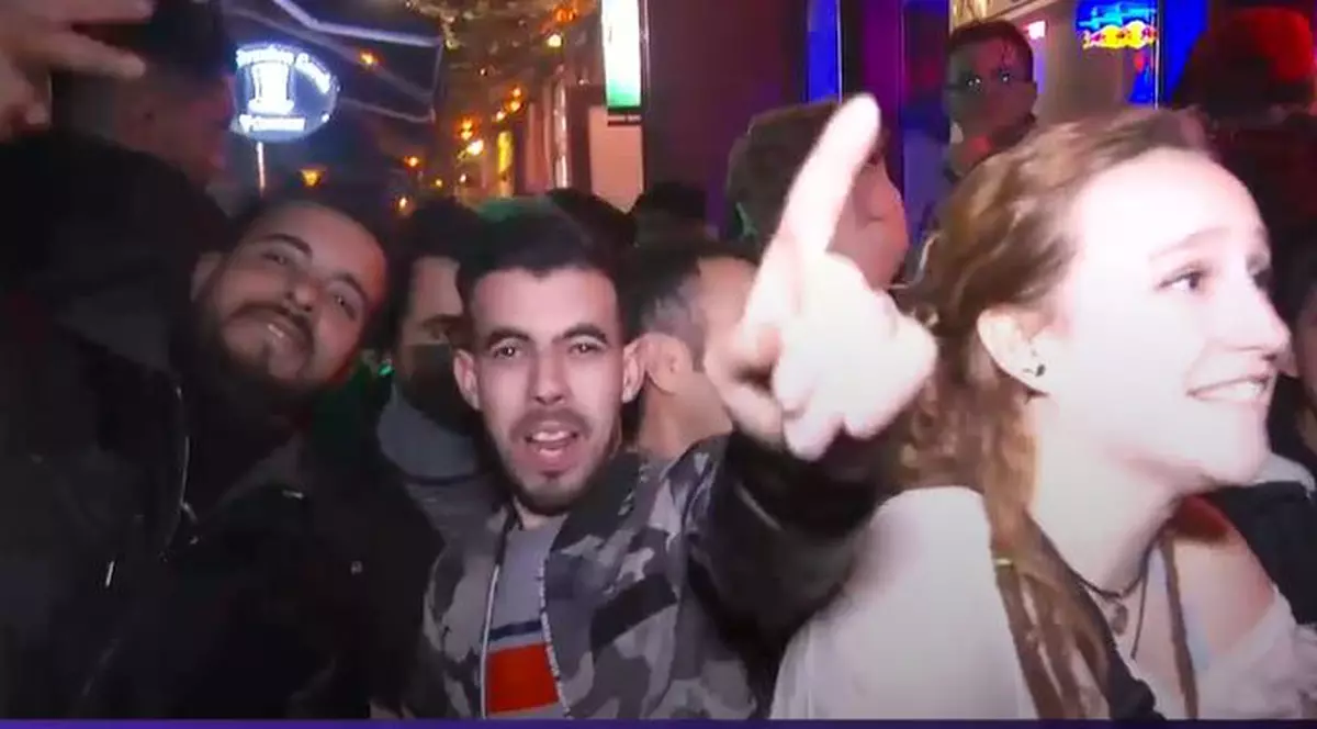 Relaxarea restricțiilor a adunat străini în noaptea de Revelion. Cum s-a chefuit în Centrul Vechi din Capitală