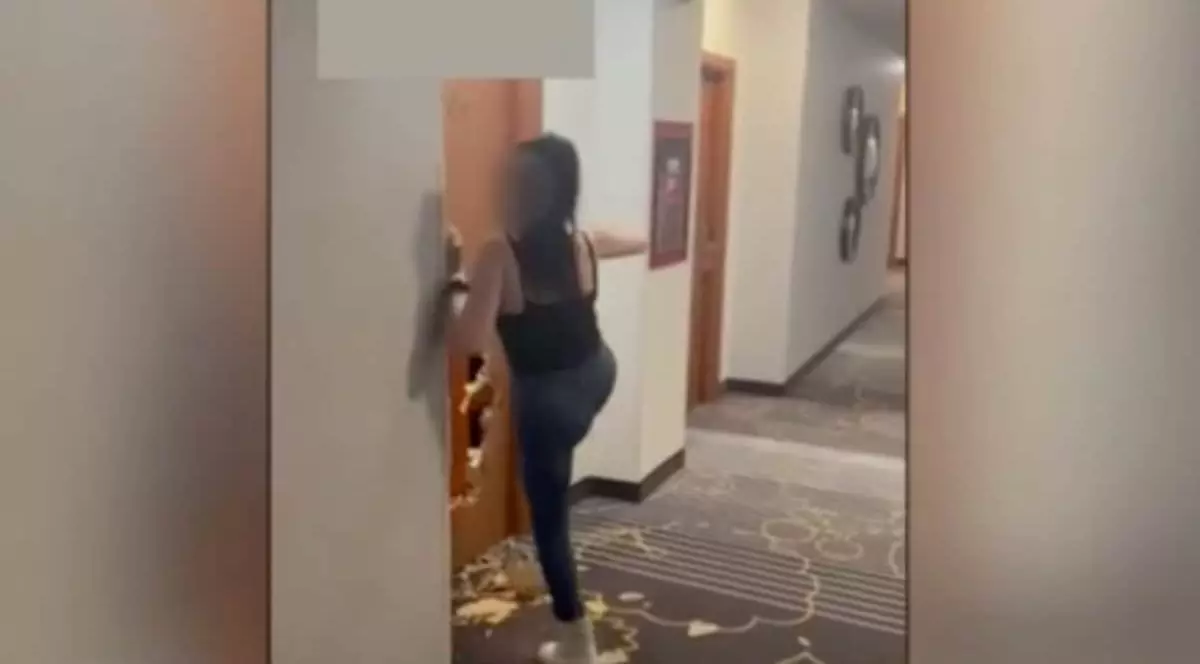 O femeie de 33 de ani a distrus hotelul în care era cazată, la Sibiu. Alcoolemie uriașă descoperită când au venit polițiștii