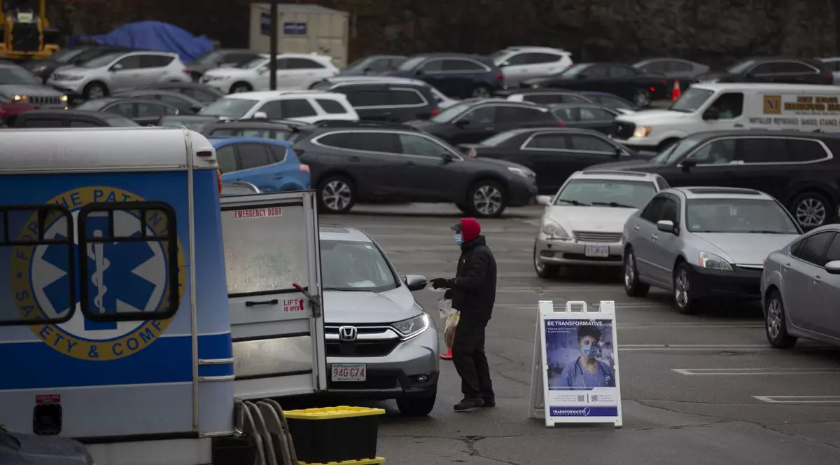 Profesoară din SUA, arestată după ce și-a transportat în portbagaj fiul bolnav de COVID, de teamă să nu se contamineze
