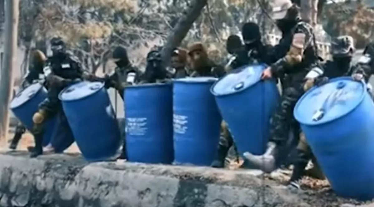 Talibanii au aruncat mii de litri de alcool într-un canal, în urma unui raid la Kabul