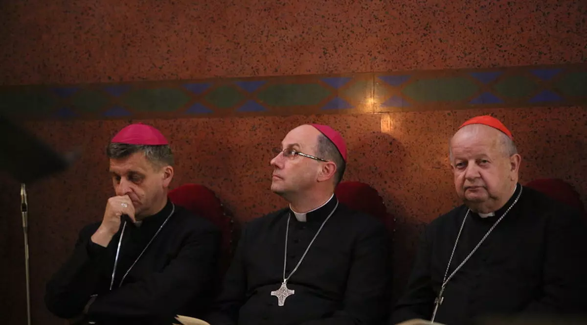 Biserica Catolică din Polonia și-a cerut scuze, după ce o episcopia solicitase instanței să stabilească orientarea sexuală a unui bărbat abuzat în copilărie de un preot