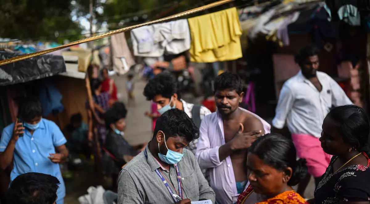 Un pensionar din India s-a vaccinat împotriva COVID-19 cu cel puțin 8 doze. Cum se simte bărbatul în prezent