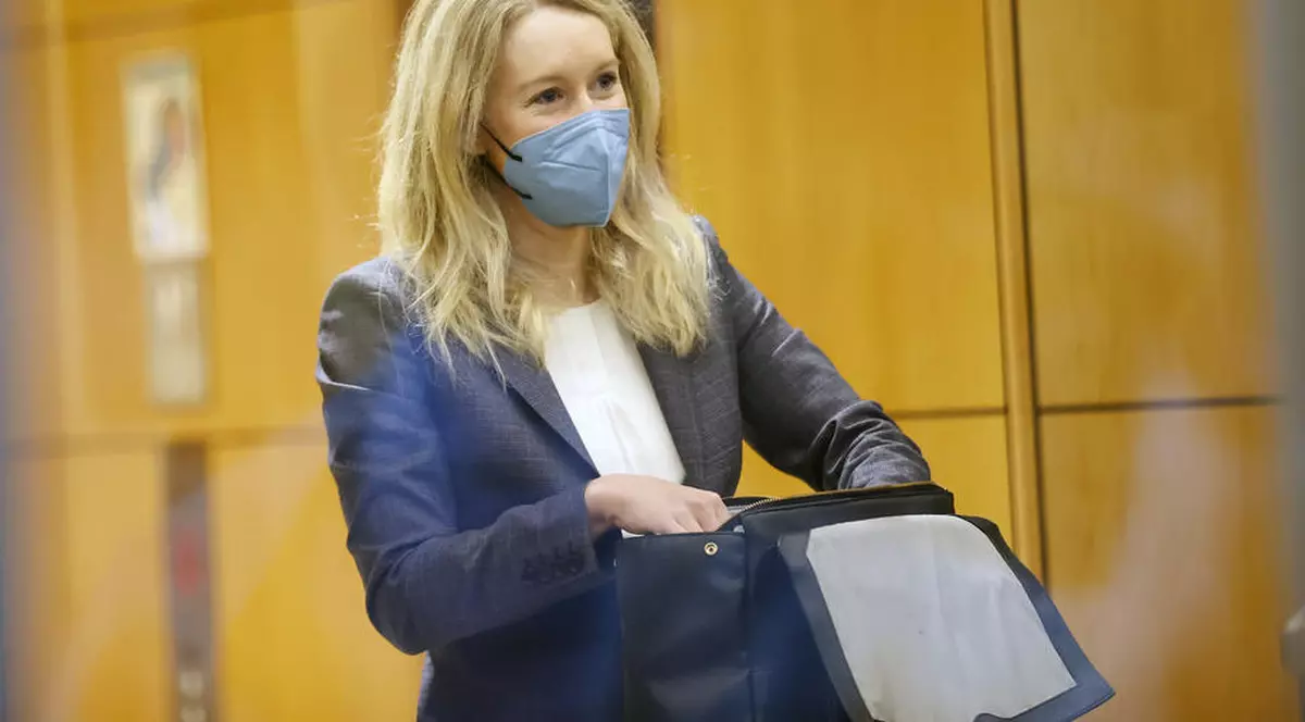 Elizabeth Holmes, tânăra care la 19 ani a fondat o companie de peste 9 miliarde de dolari, a fost găsită vinovată pentru fraudă