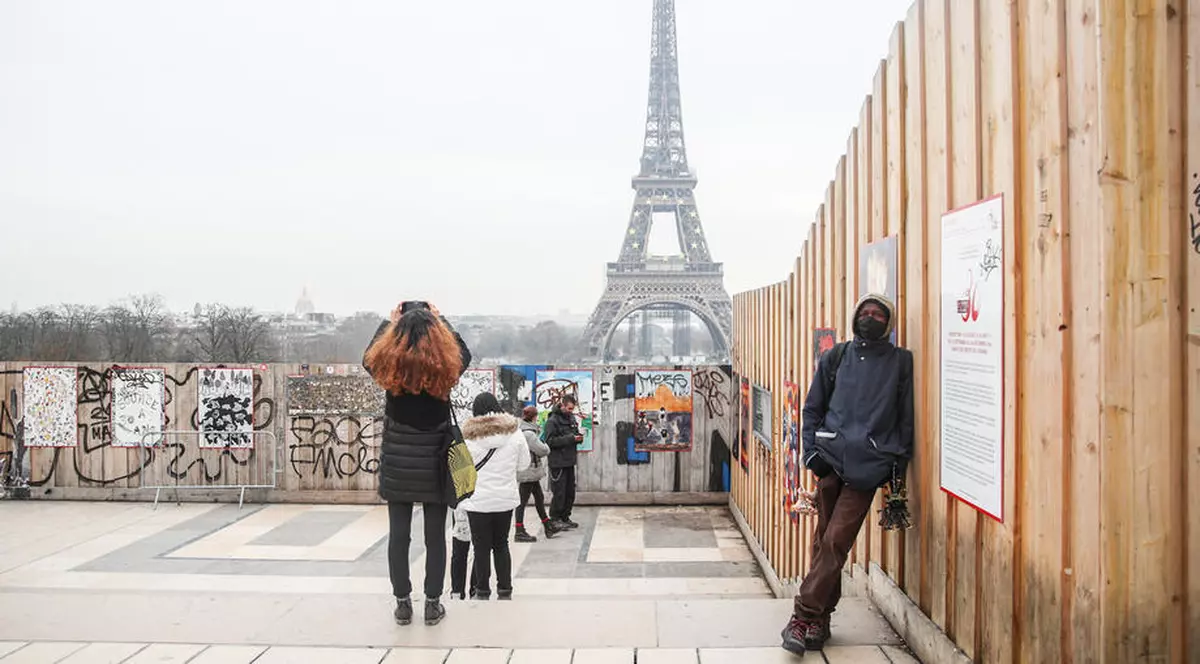 Jumătate de milion de francezi rămân fără permis sanitar după ce guvernul a schimbat regulile