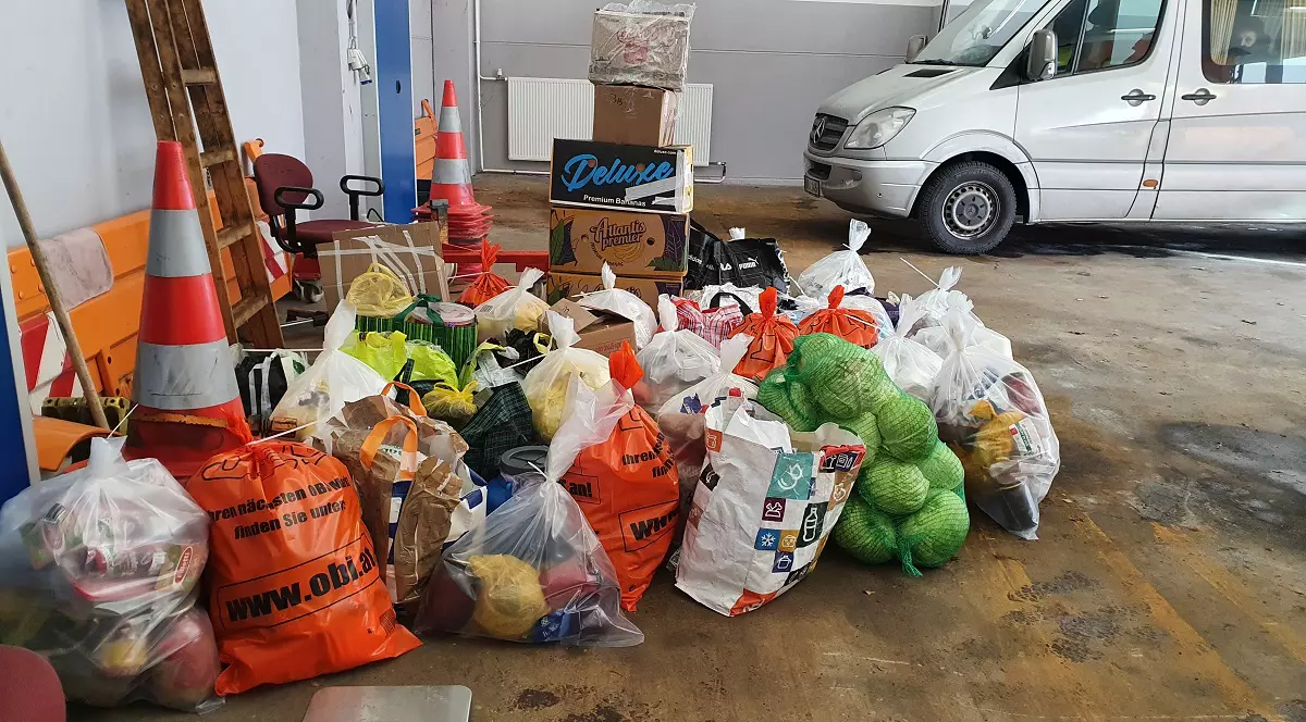 Șofer român pus să plătească 3.360 €, taxa de distrugere a pachetelor de Crăciun pe care le ducea în Franța, aproape o tonă de mâncare