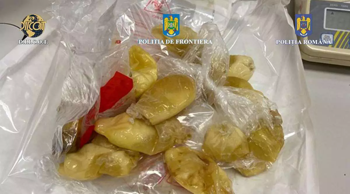 O braziliancă, prinsă pe Aeroportul Otopeni cu aproape un kilogram de cocaină în stomac