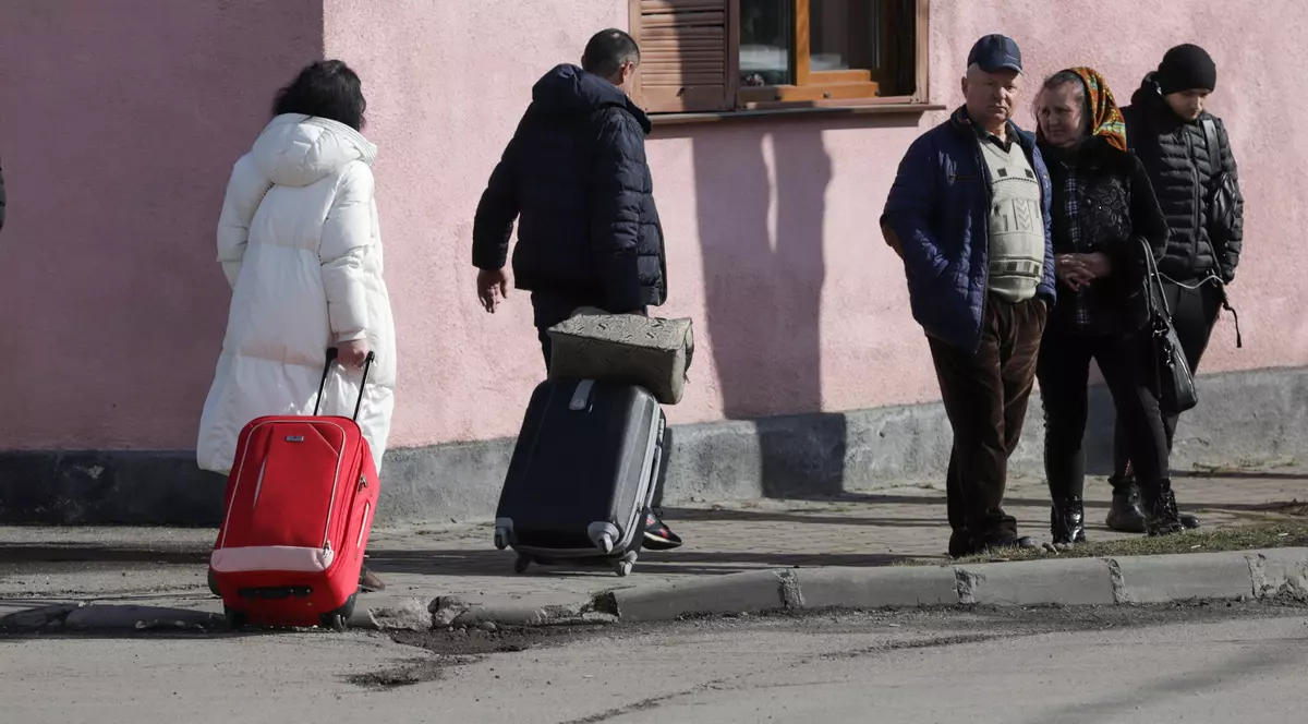 Povestea emoționantă spusă la vamă a unei familii fugite din Ucraina, prin România: „Ne-am lăsat mamele bătrâne acolo, de asta nu vrem să ne faceți poze la fețe”