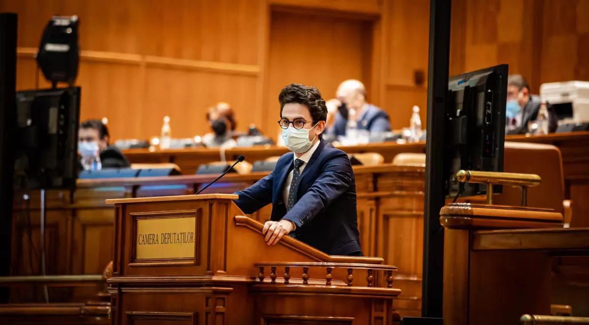 „Atentat la adresa democrației”. USR reacționează la proiectul de modificare a regulamentului din Camera Deputaților